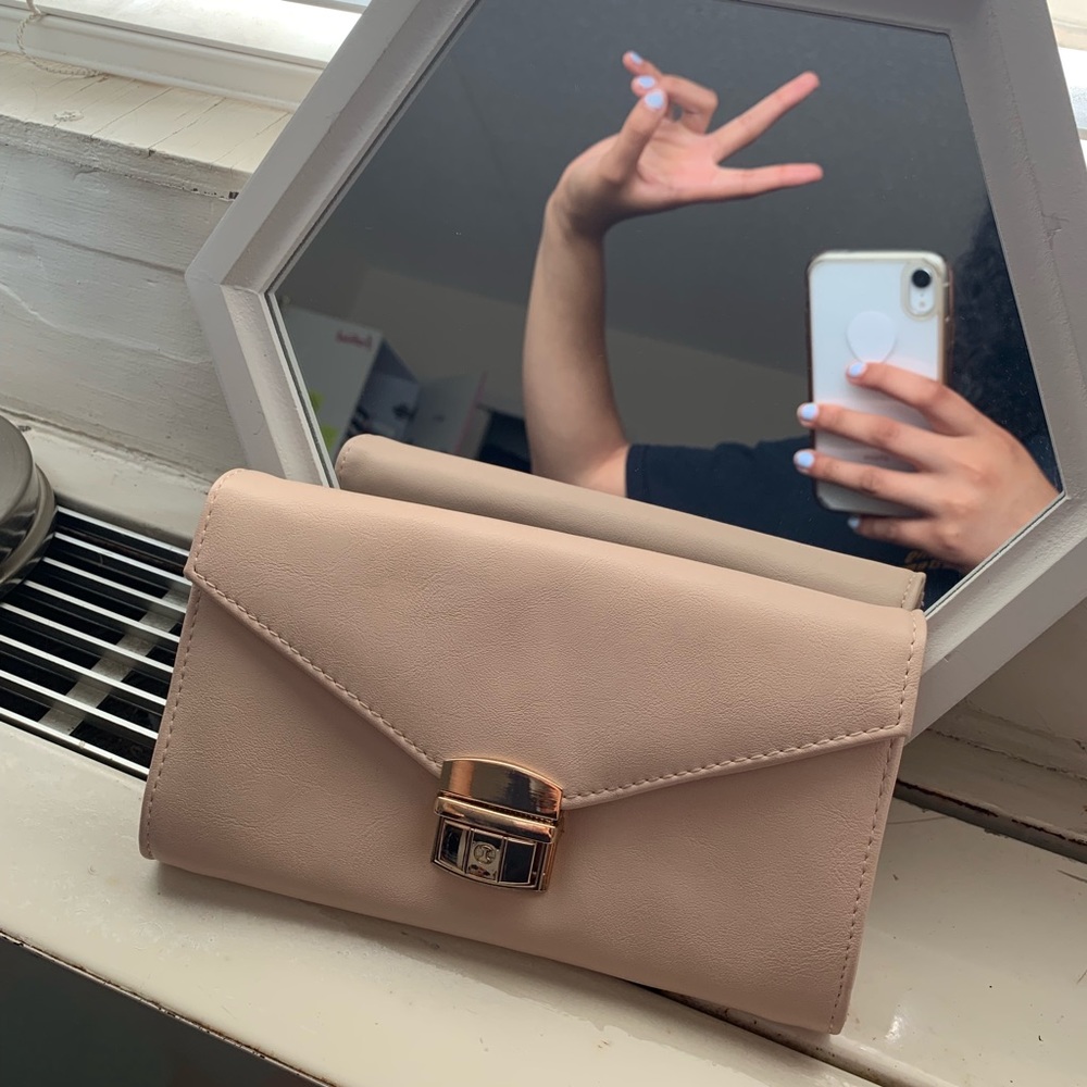 Chic Cream Clutch